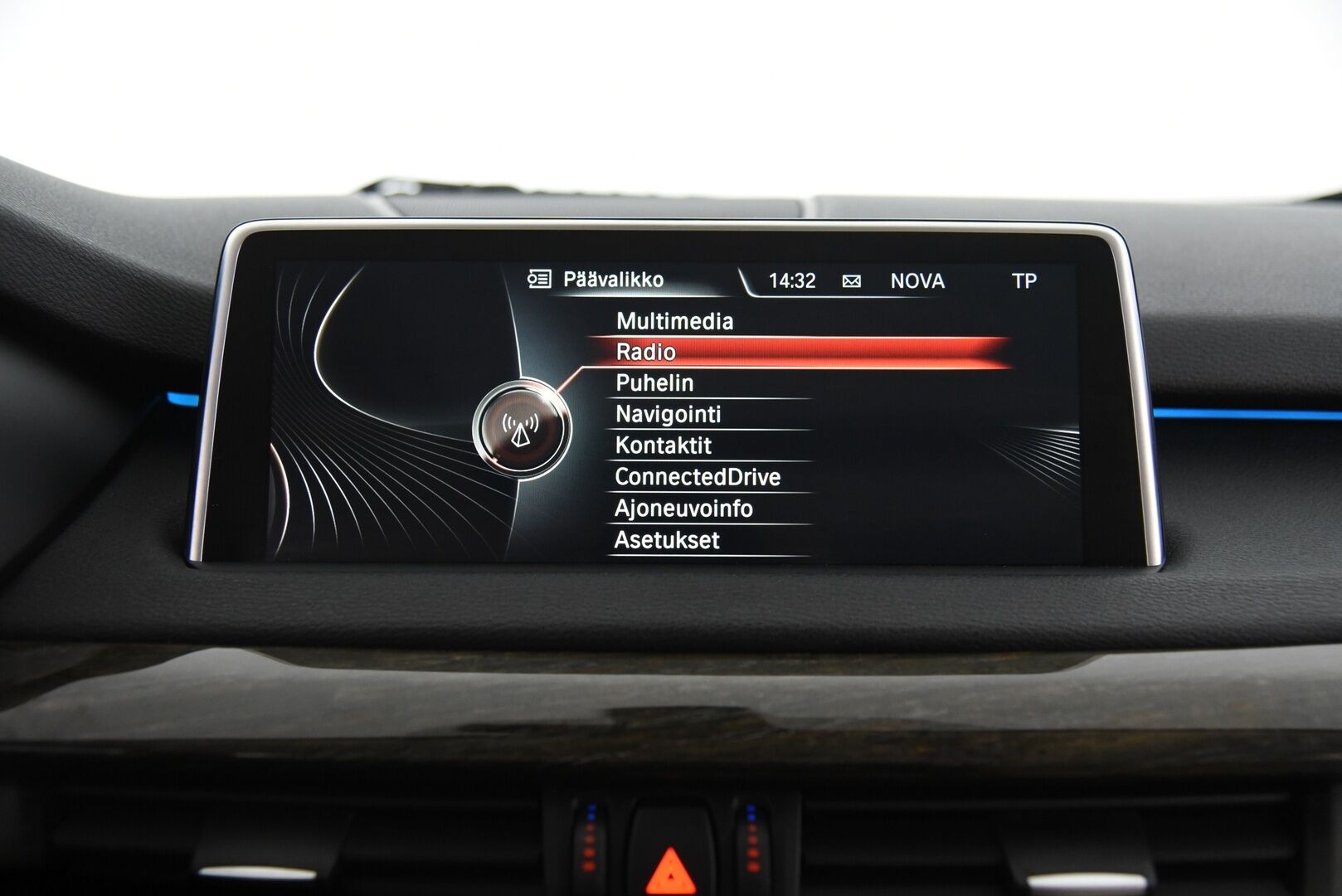 BMW X5 2015 F15 xDrive35d A * H/K / HUD / Comfort-penkit / P-kamera / Koukku / Panorama * - Adapt. Xenon / Comfort access / Ilmastoidut istuimet / Prof.navi - HULLUT AVAJAISHULINAT KORKOTARJOUS 3,29 %