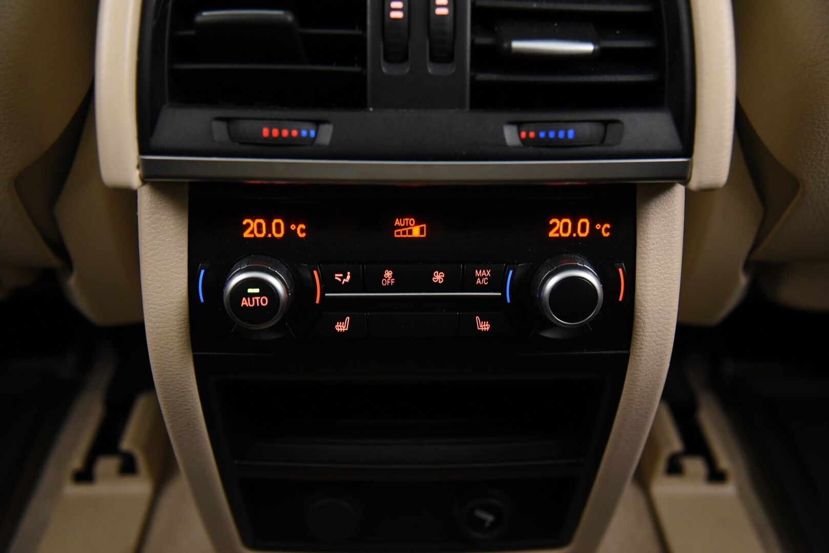 BMW X5 2015 F15 xDrive35d A * H/K / HUD / Comfort-penkit / P-kamera / Koukku / Panorama * - Adapt. Xenon / Comfort access / Ilmastoidut istuimet / Prof.navi - HULLUT AVAJAISHULINAT KORKOTARJOUS 3,29 %