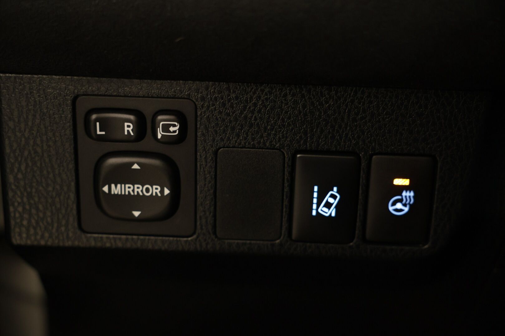Toyota RAV4 2018 TOYOTA RAV4 Monikäyttöajoneuvo (AF) 4ov 2494cm3 - Tosi siisti! | Huoltokirja | Fiksupeli