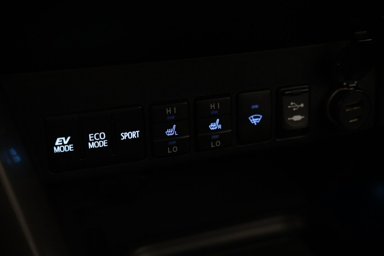 Toyota RAV4 2018 TOYOTA RAV4 Monikäyttöajoneuvo (AF) 4ov 2494cm3 - Tosi siisti! | Huoltokirja | Fiksupeli