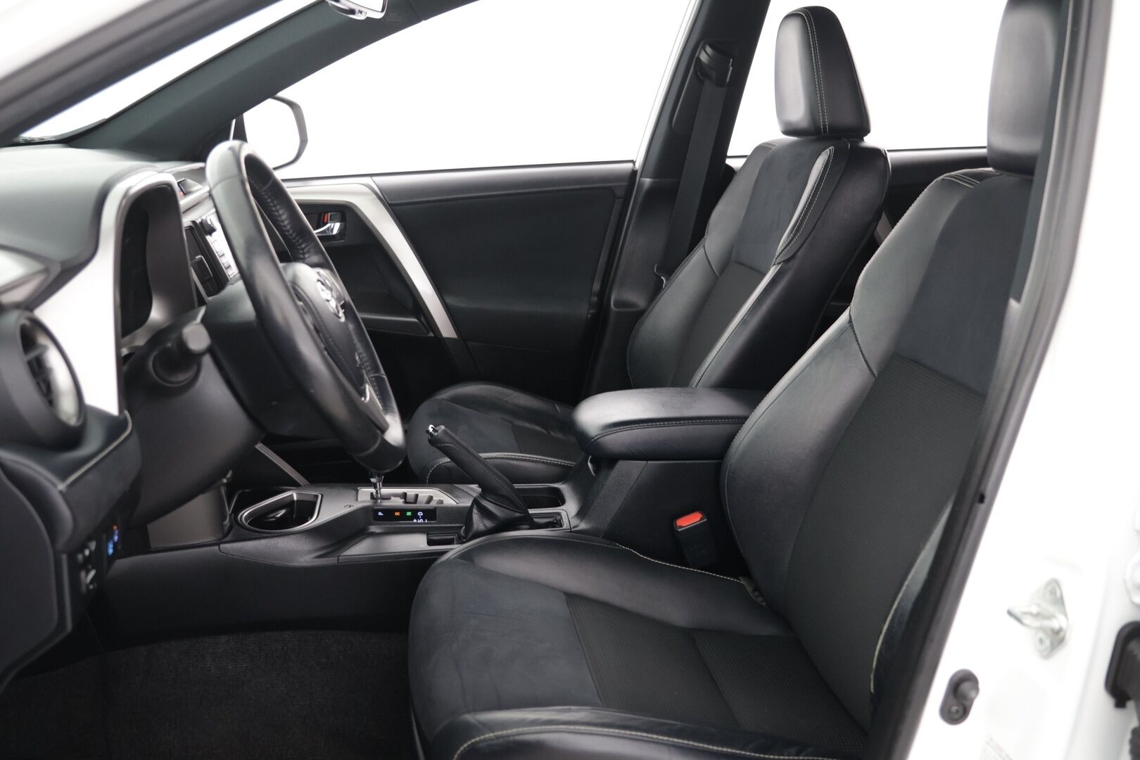 Toyota RAV4 2018 TOYOTA RAV4 Monikäyttöajoneuvo (AF) 4ov 2494cm3 - Tosi siisti! | Huoltokirja | Fiksupeli