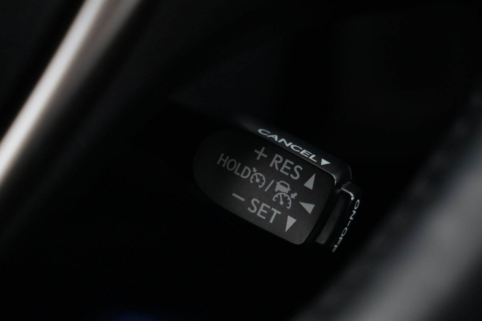 Toyota RAV4 2018 TOYOTA RAV4 Monikäyttöajoneuvo (AF) 4ov 2494cm3 - Tosi siisti! | Huoltokirja | Fiksupeli