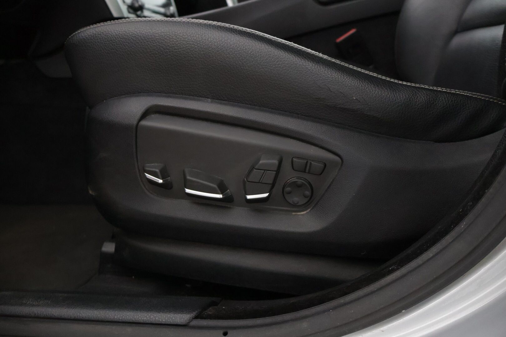 BMW 530 Gran Turismo 2016 F07 Gran Turismo 530d A xDrive * Driving Assistat Plus / Digimittaristo / Imuovet / HUD / BLIS / Hifit / Muistipenkit * - LCI /Adapt. Cruise / Kaistavahti / Comfort Penkit / Adapt. LED / Huippuvarusteltu! / 2x Renkaat & Vanteet - HULLUT JOULUT KORKOTARJOUS 2,49% 