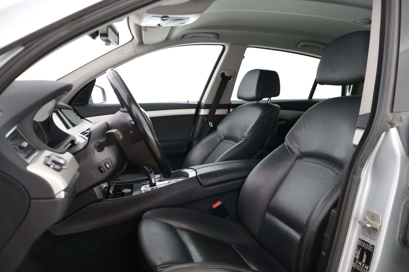 BMW 530 Gran Turismo 2016 F07 Gran Turismo 530d A xDrive * Driving Assistat Plus / Digimittaristo / Imuovet / HUD / BLIS / Hifit / Muistipenkit * - LCI /Adapt. Cruise / Kaistavahti / Comfort Penkit / Adapt. LED / Huippuvarusteltu! / 2x Renkaat & Vanteet - HULLUT JOULUT KORKOTARJOUS 2,49% 