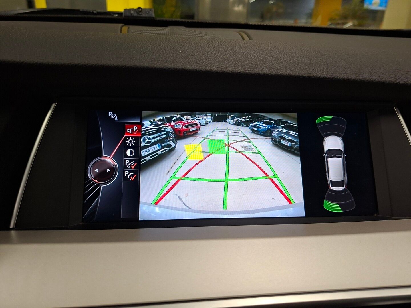 BMW 530 Gran Turismo 2016 F07 Gran Turismo 530d A xDrive * Driving Assistat Plus / Digimittaristo / Imuovet / HUD / BLIS / Hifit / Muistipenkit * -  LCI /Adapt. Cruise / Kaistavahti / Comfort Penkit / Adapt. LED / Huippuvarusteltu! / 2x Renkaat & Vanteet