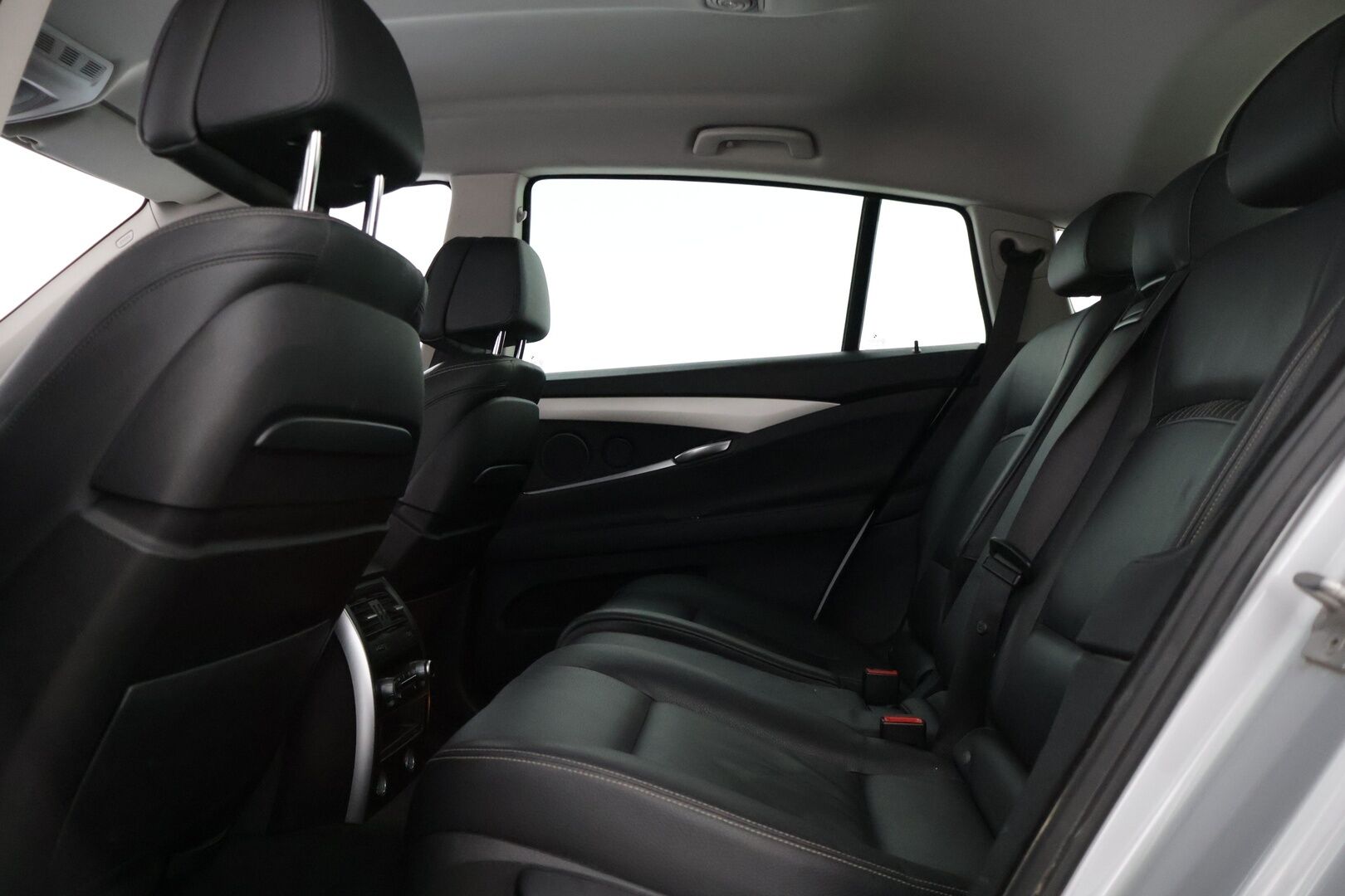 BMW 530 Gran Turismo 2016 F07 Gran Turismo 530d A xDrive * Driving Assistat Plus / Digimittaristo / Imuovet / HUD / BLIS / Hifit / Muistipenkit * - LCI /Adapt. Cruise / Kaistavahti / Comfort Penkit / Adapt. LED / Huippuvarusteltu! / 2x Renkaat & Vanteet - HULLUT JOULUT KORKOTARJOUS 2,49% 