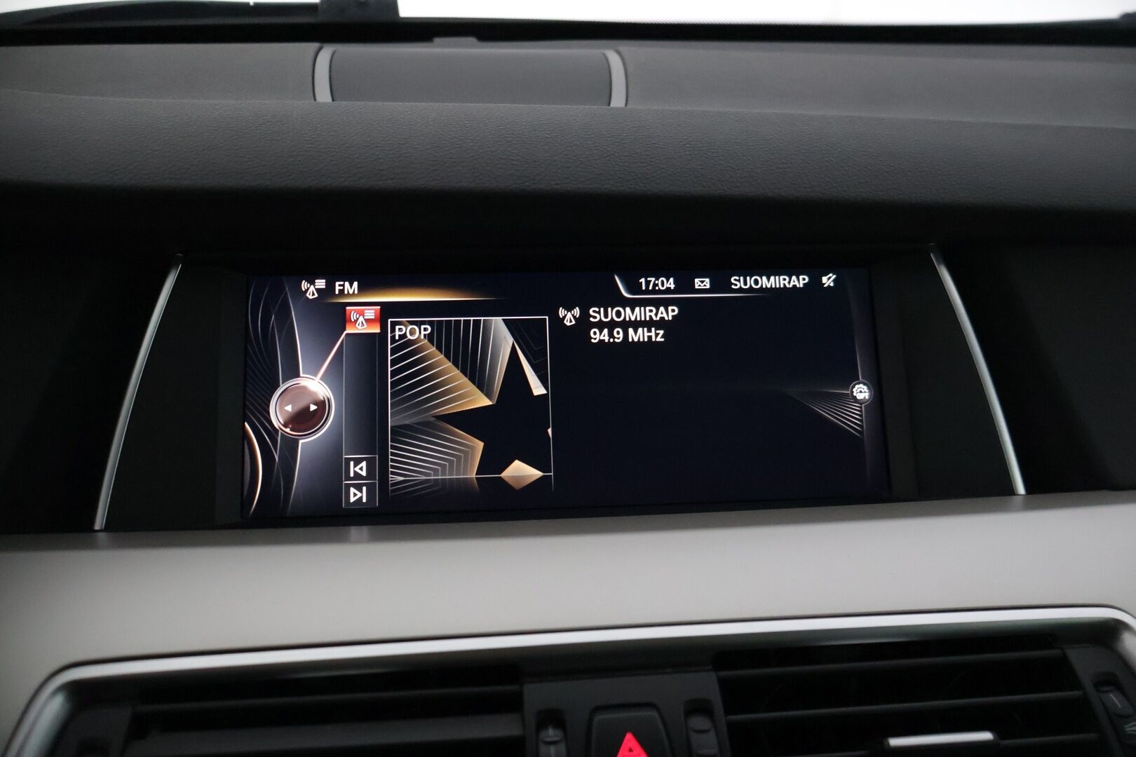 BMW 530 Gran Turismo 2016 F07 Gran Turismo 530d A xDrive * Driving Assistat Plus / Digimittaristo / Imuovet / HUD / BLIS / Hifit / Muistipenkit * - LCI /Adapt. Cruise / Kaistavahti / Comfort Penkit / Adapt. LED / Huippuvarusteltu! / 2x Renkaat & Vanteet - HULLUT JOULUT KORKOTARJOUS 2,49% 