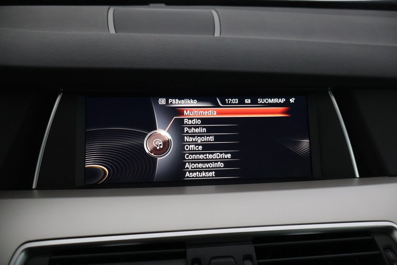 BMW 530 Gran Turismo 2016 F07 Gran Turismo 530d A xDrive * Driving Assistat Plus / Digimittaristo / Imuovet / HUD / BLIS / Hifit / Muistipenkit * - LCI /Adapt. Cruise / Kaistavahti / Comfort Penkit / Adapt. LED / Huippuvarusteltu! / 2x Renkaat & Vanteet - HULLUT JOULUT KORKOTARJOUS 2,49% 