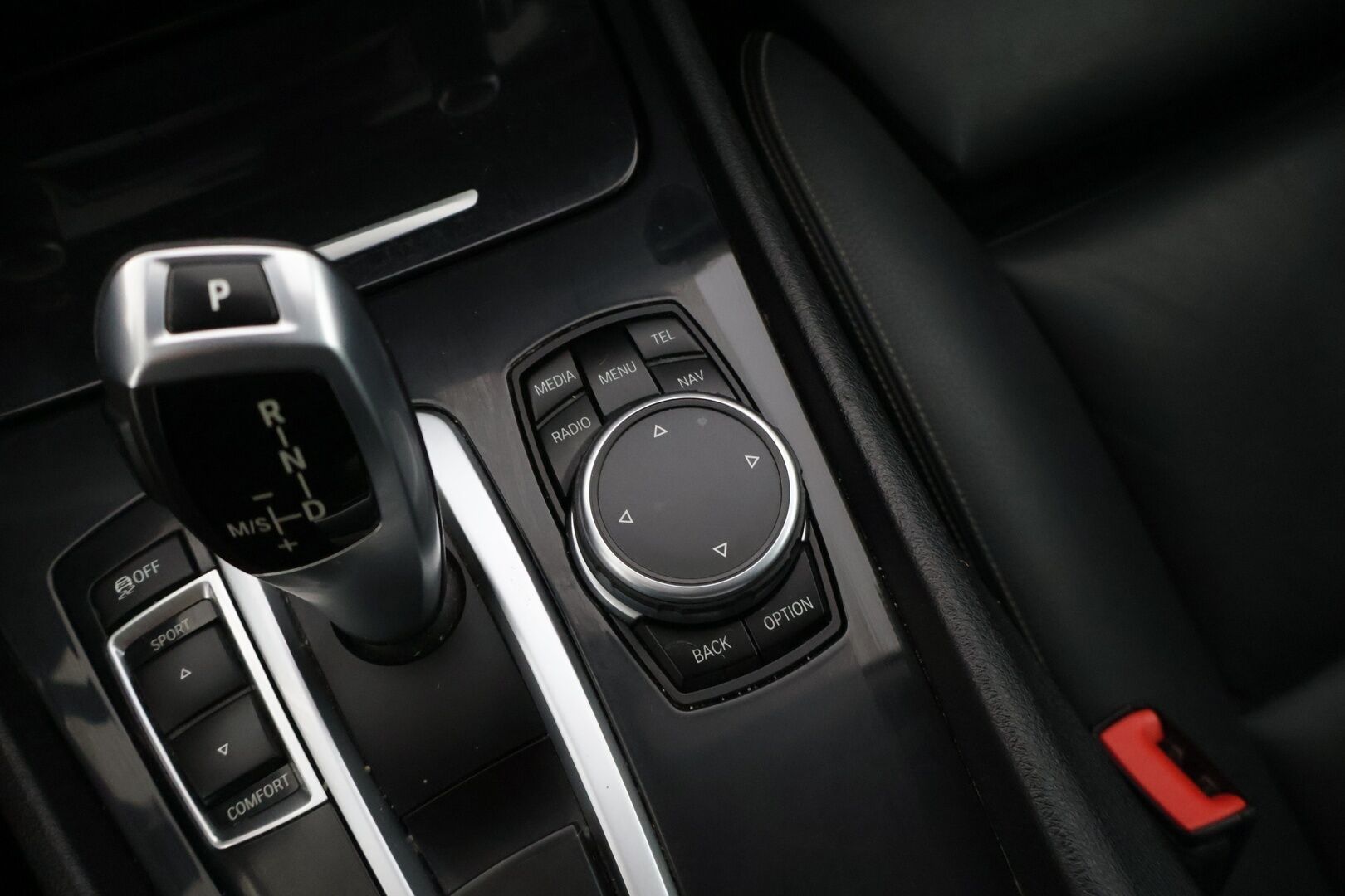 BMW 530 Gran Turismo 2016 F07 Gran Turismo 530d A xDrive * Driving Assistat Plus / Digimittaristo / Imuovet / HUD / BLIS / Hifit / Muistipenkit * - LCI /Adapt. Cruise / Kaistavahti / Comfort Penkit / Adapt. LED / Huippuvarusteltu! / 2x Renkaat & Vanteet - HULLUT JOULUT KORKOTARJOUS 2,49% 