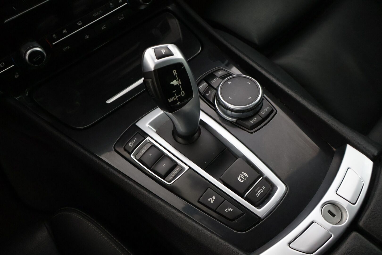 BMW 530 Gran Turismo 2016 F07 Gran Turismo 530d A xDrive * Driving Assistat Plus / Digimittaristo / Imuovet / HUD / BLIS / Hifit / Muistipenkit * - LCI /Adapt. Cruise / Kaistavahti / Comfort Penkit / Adapt. LED / Huippuvarusteltu! / 2x Renkaat & Vanteet - HULLUT JOULUT KORKOTARJOUS 2,49% 