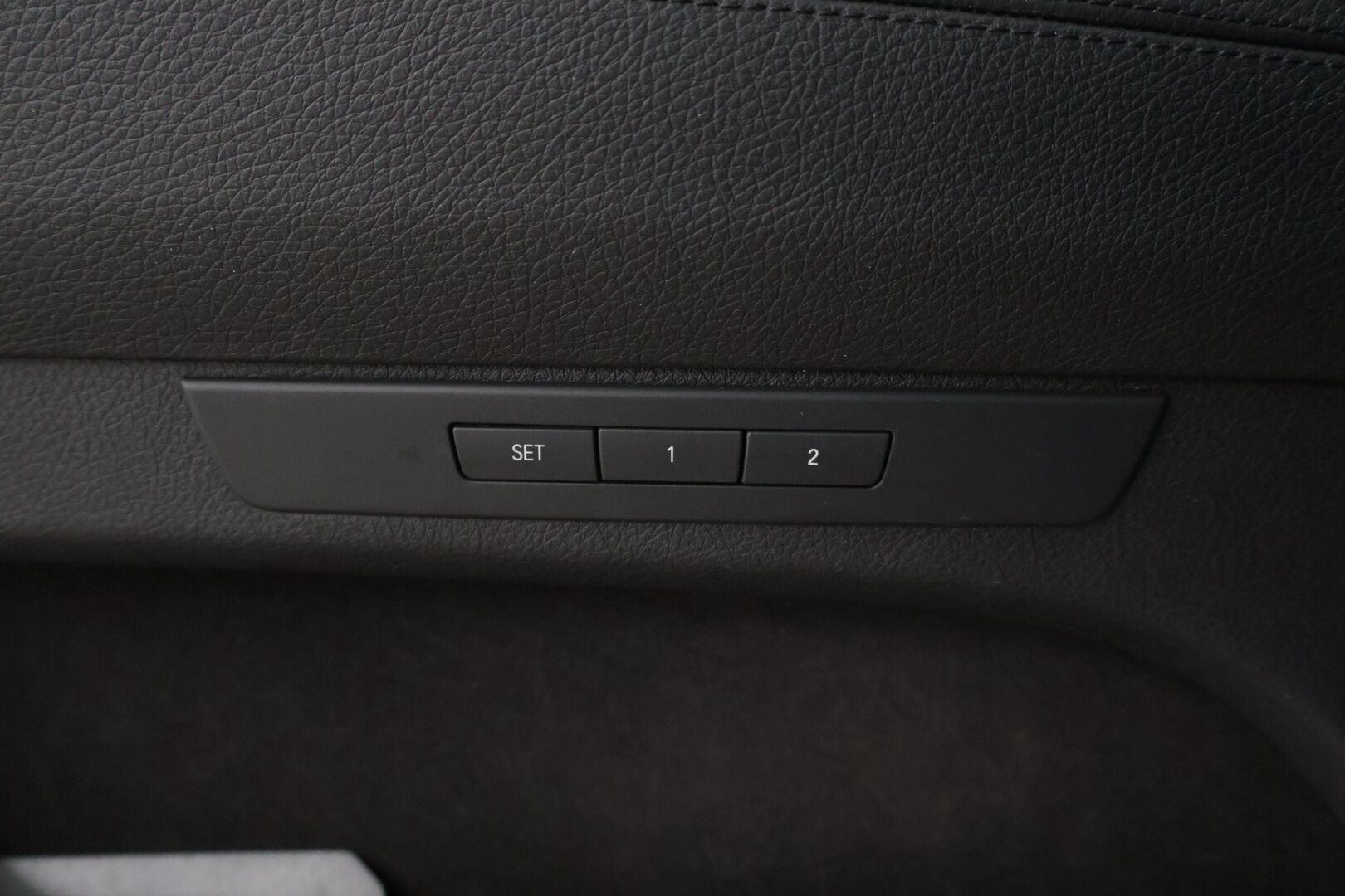 BMW 530 Gran Turismo 2016 F07 Gran Turismo 530d A xDrive * Driving Assistat Plus / Digimittaristo / Imuovet / HUD / BLIS / Hifit / Muistipenkit * - LCI /Adapt. Cruise / Kaistavahti / Comfort Penkit / Adapt. LED / Huippuvarusteltu! / 2x Renkaat & Vanteet - HULLUT JOULUT KORKOTARJOUS 2,49% 