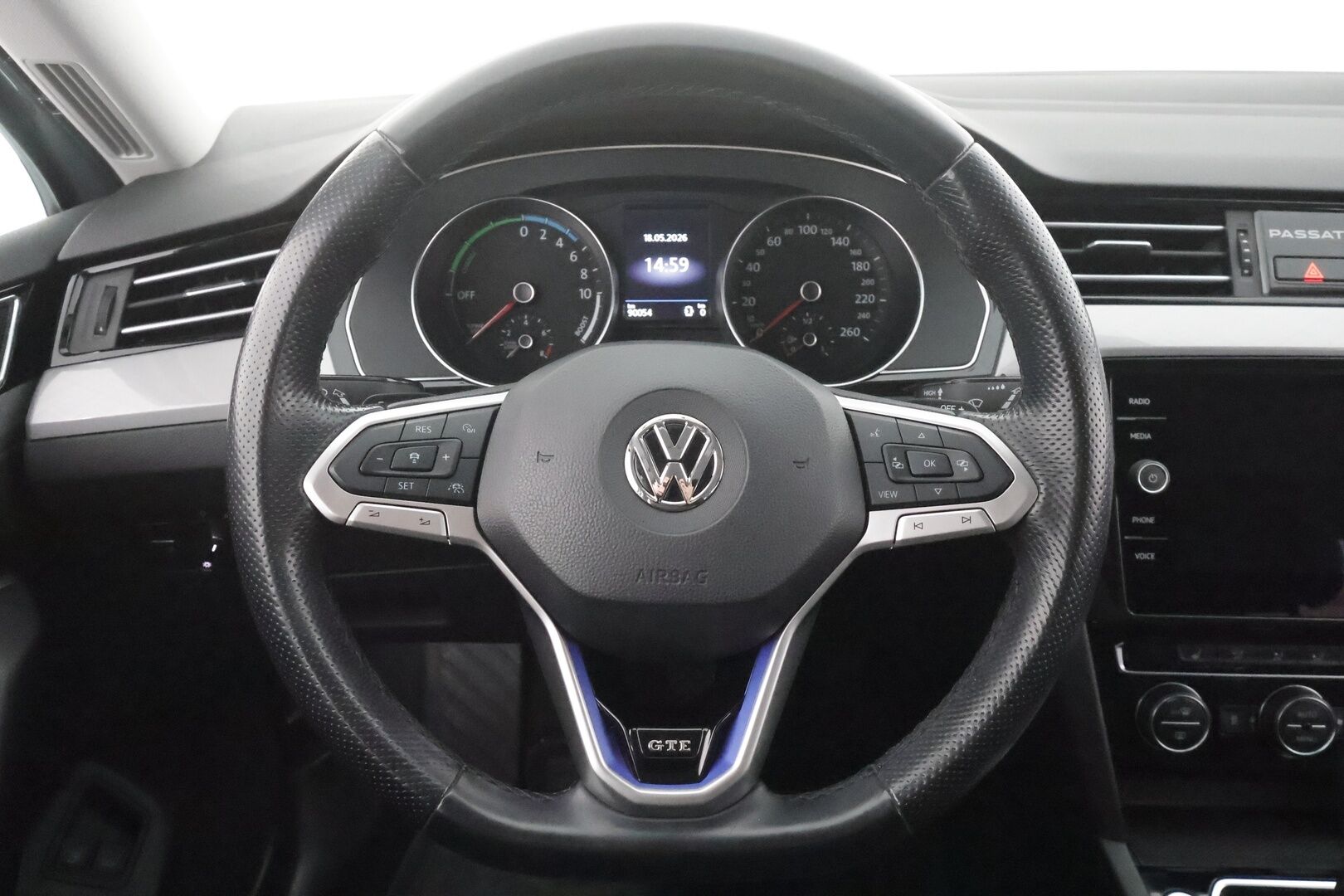 Volkswagen Passat 2020 Variant GTE Plug-In Hybrid 160 kW DSG - | Webasto | Koukku | ACC | LED | P.Kamera | Nahka-Alcantara | Navi | Kaistavahti | 2x Latauskaapelit | Merkkihuollot | Kahdet renkaat |