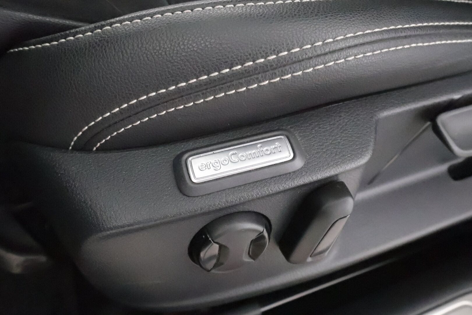 Volkswagen Passat 2020 Variant GTE Plug-In Hybrid 160 kW DSG - | Webasto | Koukku | ACC | LED | P.Kamera | Nahka-Alcantara | Navi | Kaistavahti | 2x Latauskaapelit | Merkkihuollot | Kahdet renkaat |