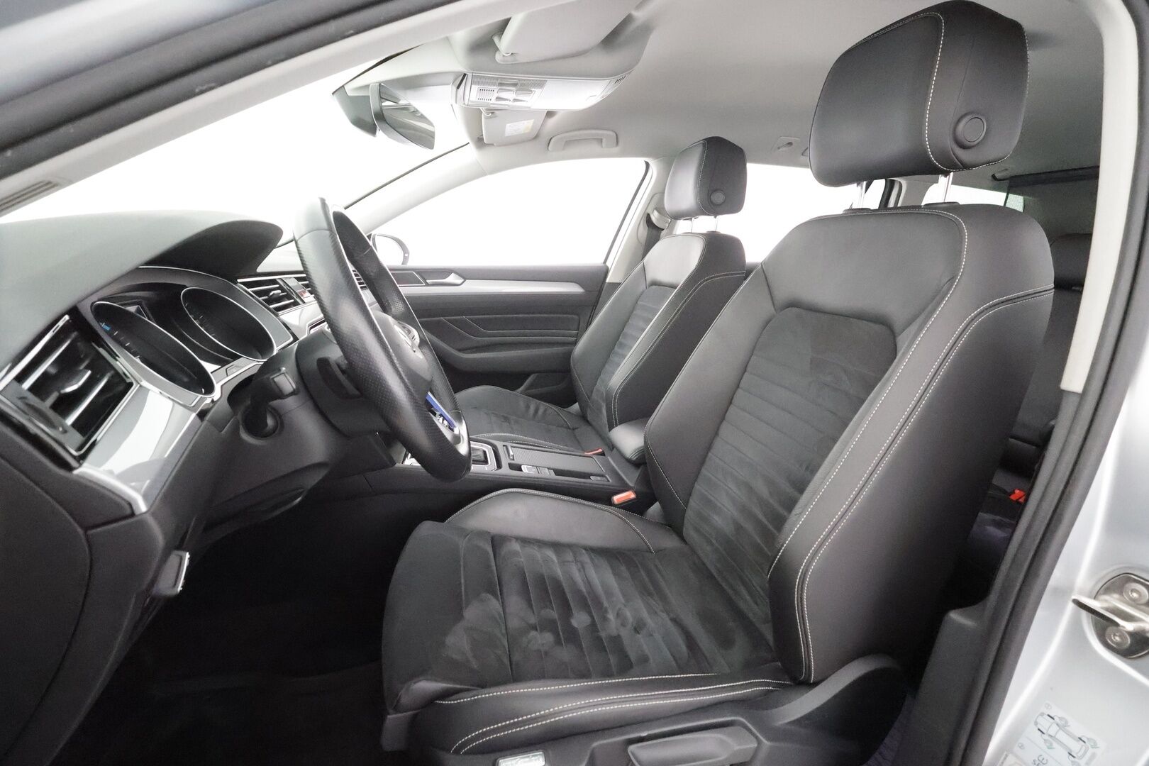 Volkswagen Passat 2020 Variant GTE Plug-In Hybrid 160 kW DSG - | Webasto | Koukku | ACC | LED | P.Kamera | Nahka-Alcantara | Navi | Kaistavahti | 2x Latauskaapelit | Merkkihuollot | Kahdet renkaat |