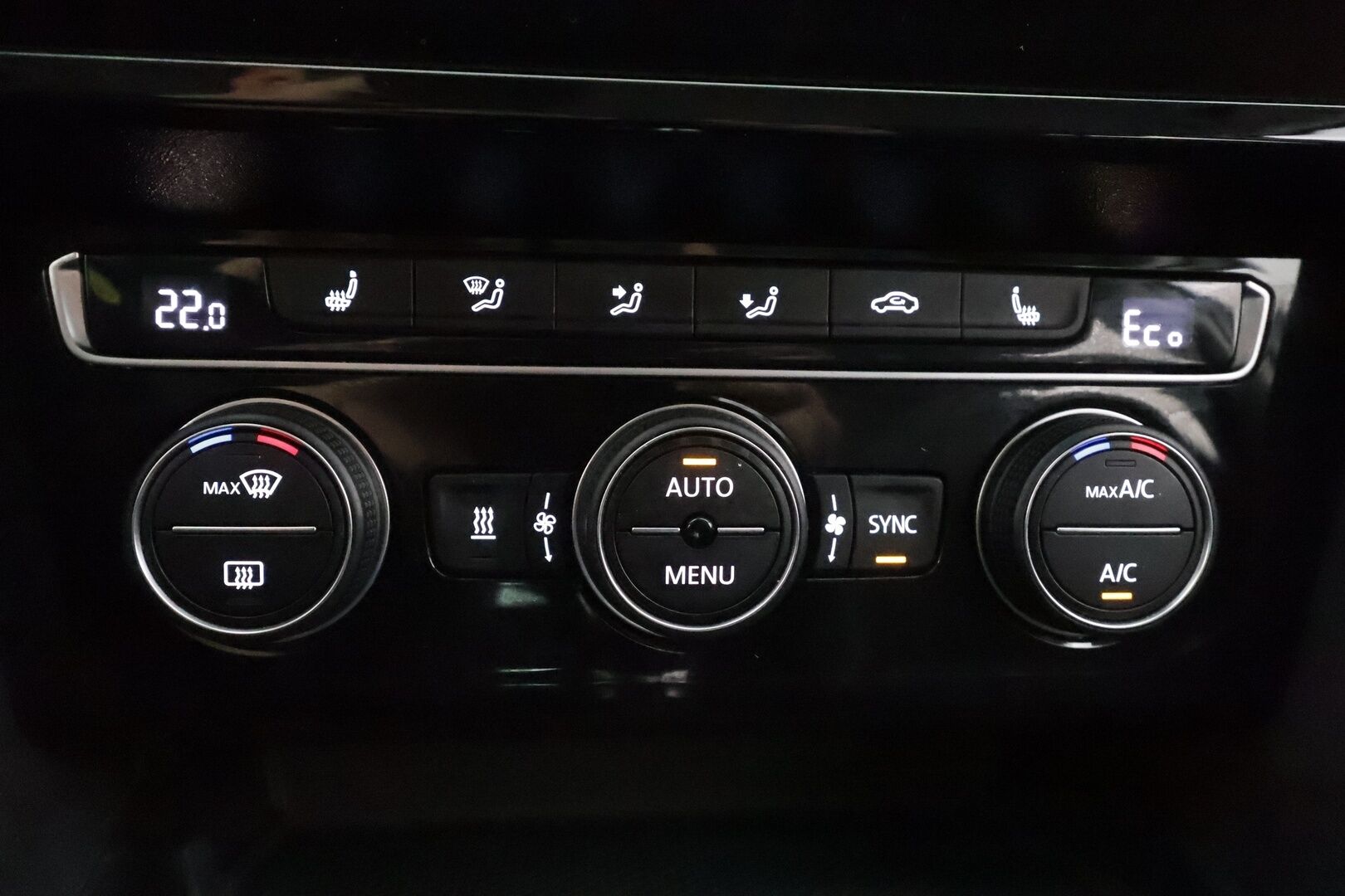 Volkswagen Passat 2020 Variant GTE Plug-In Hybrid 160 kW DSG - | Webasto | Koukku | ACC | LED | P.Kamera | Nahka-Alcantara | Navi | Kaistavahti | 2x Latauskaapelit | Merkkihuollot | Kahdet renkaat |