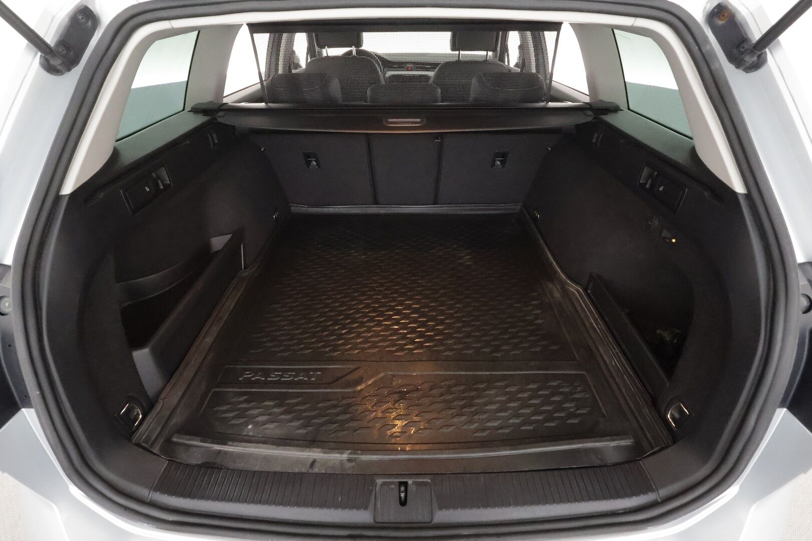Volkswagen Passat 2020 Variant GTE Plug-In Hybrid 160 kW DSG - | Webasto | Koukku | ACC | LED | P.Kamera | Nahka-Alcantara | Navi | Kaistavahti | 2x Latauskaapelit | Merkkihuollot | Kahdet renkaat |