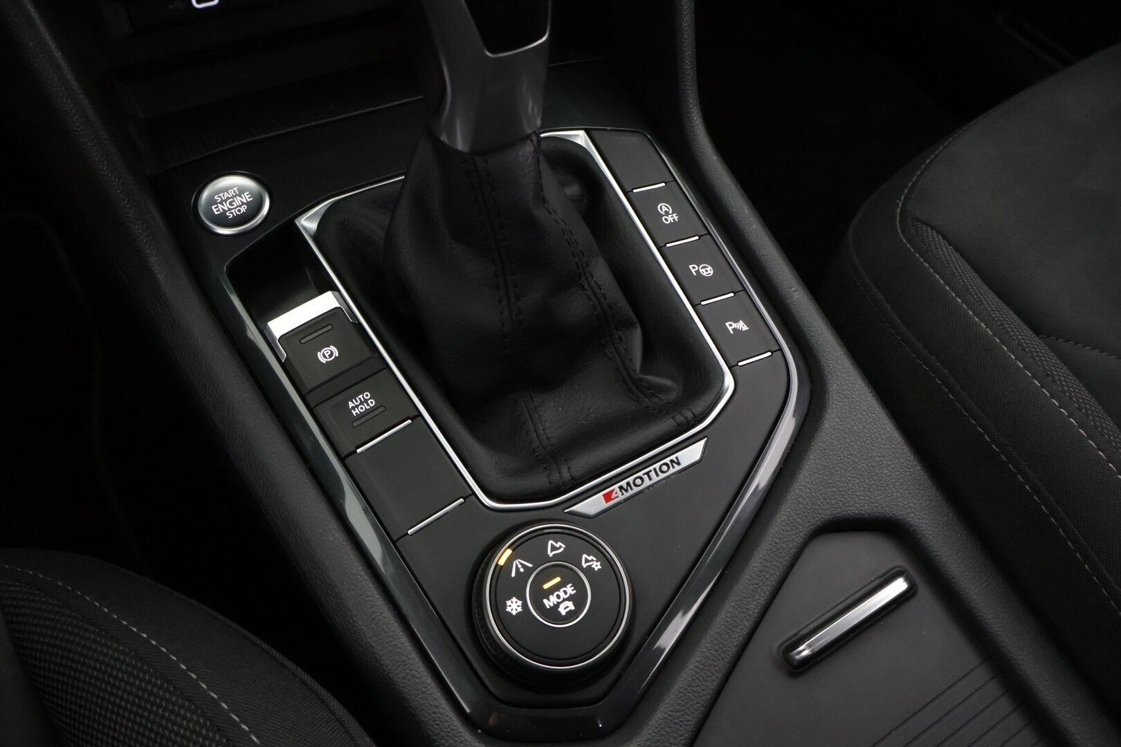 Volkswagen Tiguan 2021 Style 2,0 TDI SCR 110 kW 4MOTION DSG-automaatti - *Webasto / Adapt. vakkari / Blis / Lane assist / Koukku / P.kamera!*