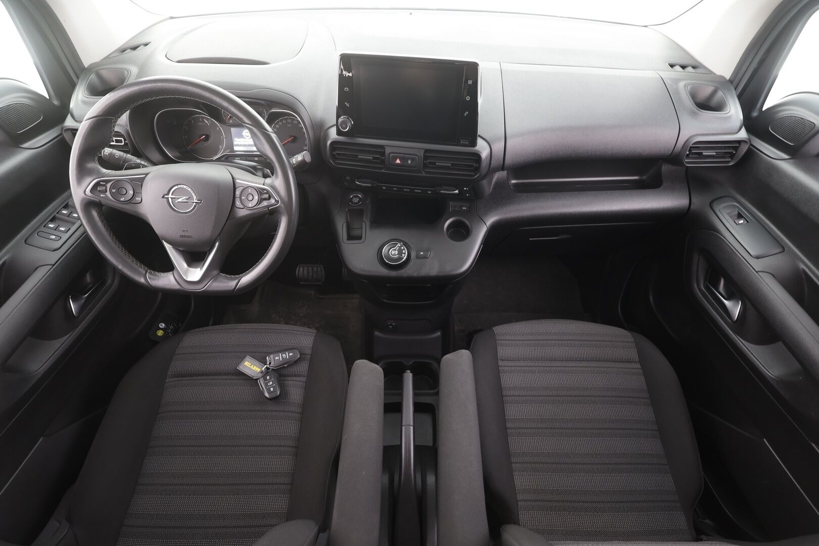 Opel Combo 2021 Life L1H1 Innovation Plus 130 Turbo A - | Lasikatto | P.Kamera | Lohkolämmitin | Katveavustin | Kaistavahti | Keyless | Bluetooth | Vakkari | 1-om Suomi-auto | Kahdet renkaat |