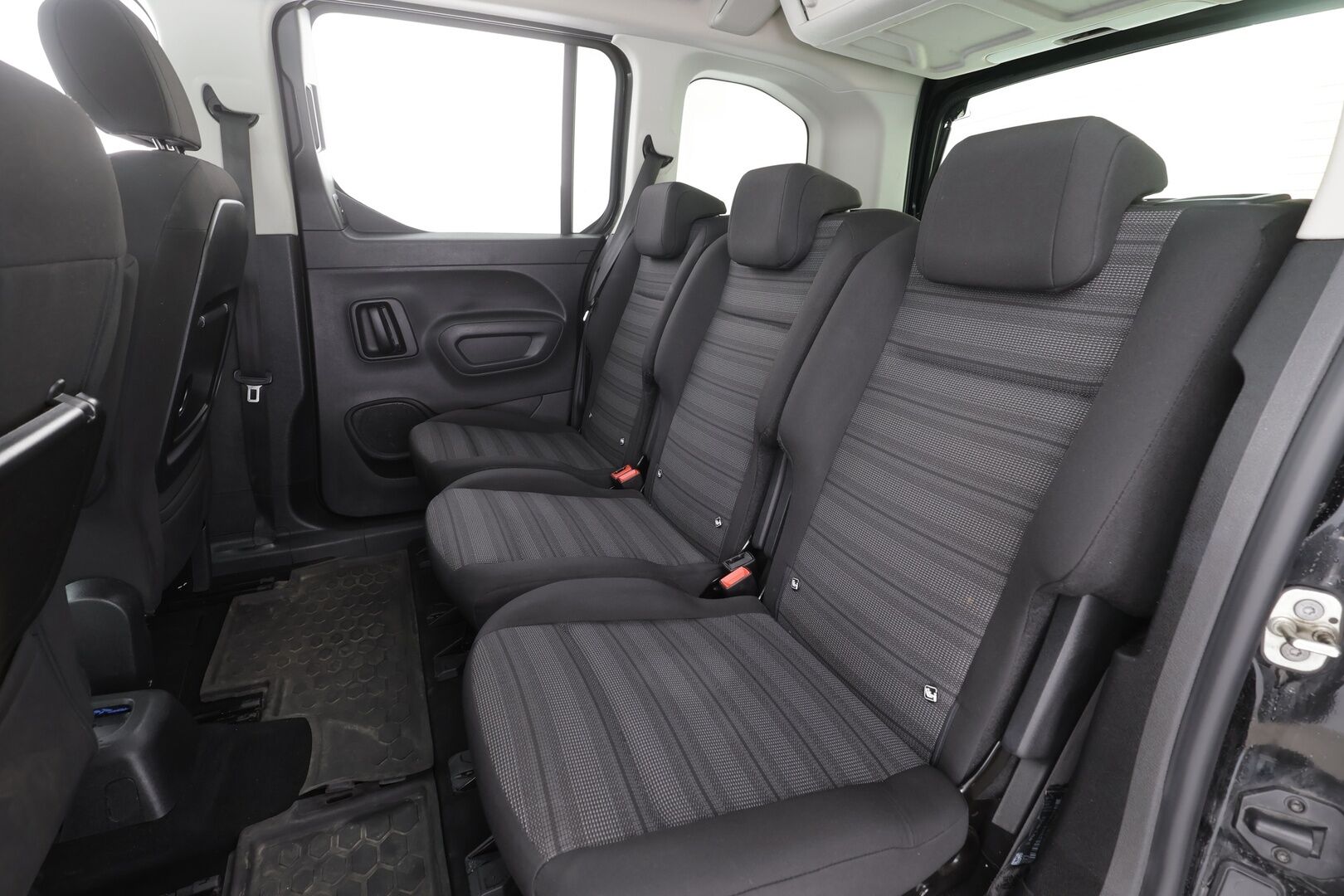 Opel Combo 2021 Life L1H1 Innovation Plus 130 Turbo A - | Lasikatto | P.Kamera | Lohkolämmitin | Katveavustin | Kaistavahti | Keyless | Bluetooth | Vakkari | 1-om Suomi-auto | Kahdet renkaat |