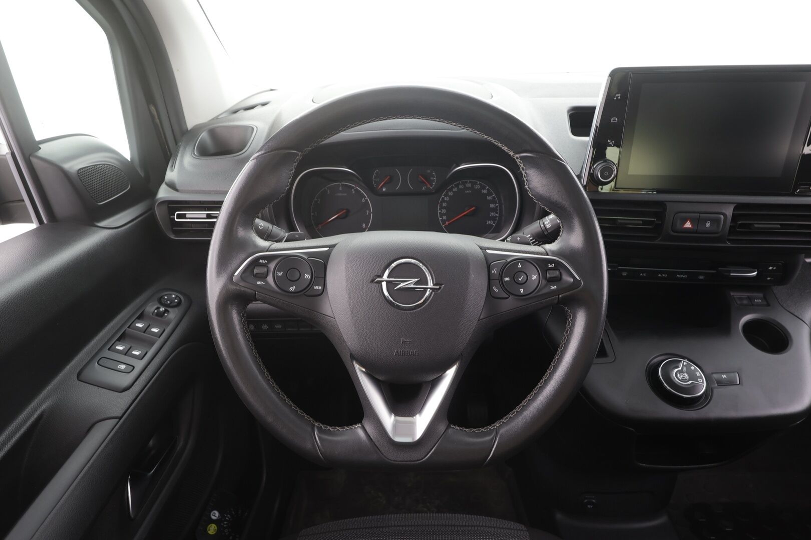 Opel Combo 2021 Life L1H1 Innovation Plus 130 Turbo A - | Lasikatto | P.Kamera | Lohkolämmitin | Katveavustin | Kaistavahti | Keyless | Bluetooth | Vakkari | 1-om Suomi-auto | Kahdet renkaat |