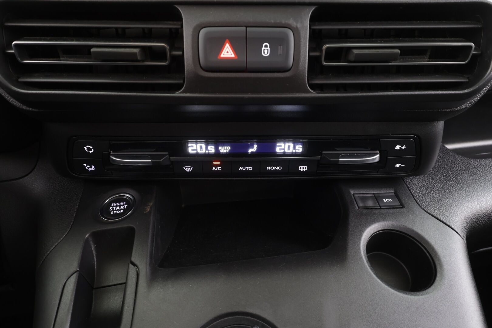 Opel Combo 2021 Life L1H1 Innovation Plus 130 Turbo A - | Lasikatto | P.Kamera | Lohkolämmitin | Katveavustin | Kaistavahti | Keyless | Bluetooth | Vakkari | 1-om Suomi-auto | Kahdet renkaat |