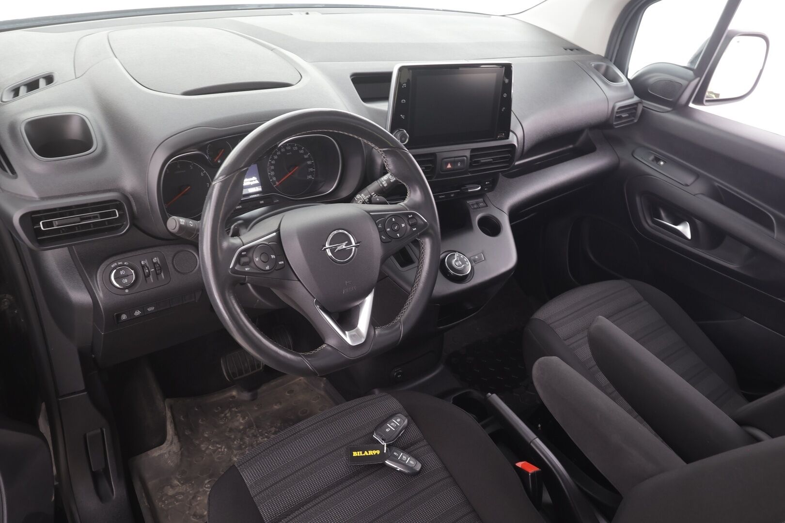 Opel Combo 2021 Life L1H1 Innovation Plus 130 Turbo A - | Lasikatto | P.Kamera | Lohkolämmitin | Katveavustin | Kaistavahti | Keyless | Bluetooth | Vakkari | 1-om Suomi-auto | Kahdet renkaat |