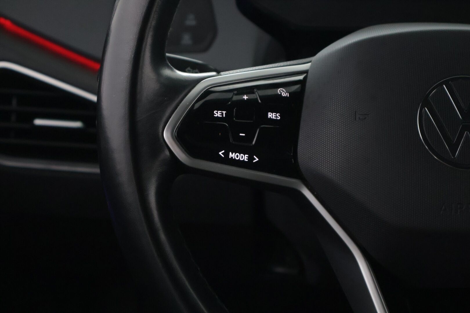 Volkswagen ID.3 2021 Pro Performance - ACC / Lämpöpumppu / Navigointi / 19” Andoya-alut / Lämmitettävä ratti / Apple CarPlay & Android Auto