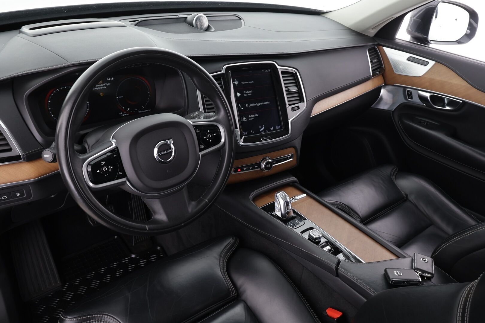 Volvo XC90 2019 T8 TwE AWD Inscription 7-P * Webasto / Koukku / B&O / Panorama / HUD / Full-LED / ACC / 360° / Sportnahat Muistilla * - Ilma-alusta / Kahdet renkaat / Merkkihuollettu! - HULLU BLACKWEEK KORKOTARJOUS 2,49%