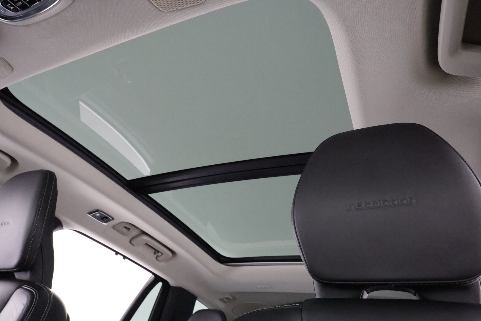 Volvo XC90 2019 T8 TwE AWD Inscription 7-P * Webasto / Koukku / B&O / Panorama / HUD / Full-LED / ACC / 360° / Sportnahat Muistilla * - Ilma-alusta / Kahdet renkaat / Merkkihuollettu! - HULLU BLACKWEEK KORKOTARJOUS 2,49%