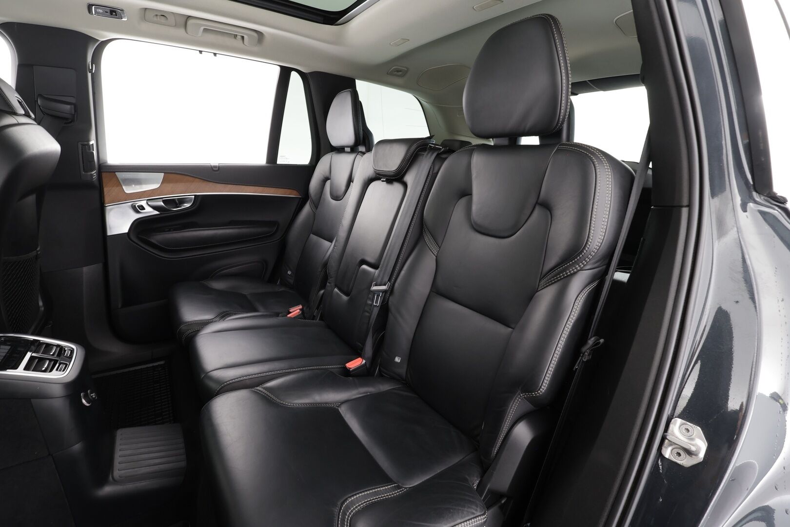 Volvo XC90 2019 T8 TwE AWD Inscription 7-P * Webasto / Koukku / B&O / Panorama / HUD / Full-LED / ACC / 360° / Sportnahat Muistilla * - Ilma-alusta / Kahdet renkaat / Merkkihuollettu! - HULLU BLACKWEEK KORKOTARJOUS 2,49%