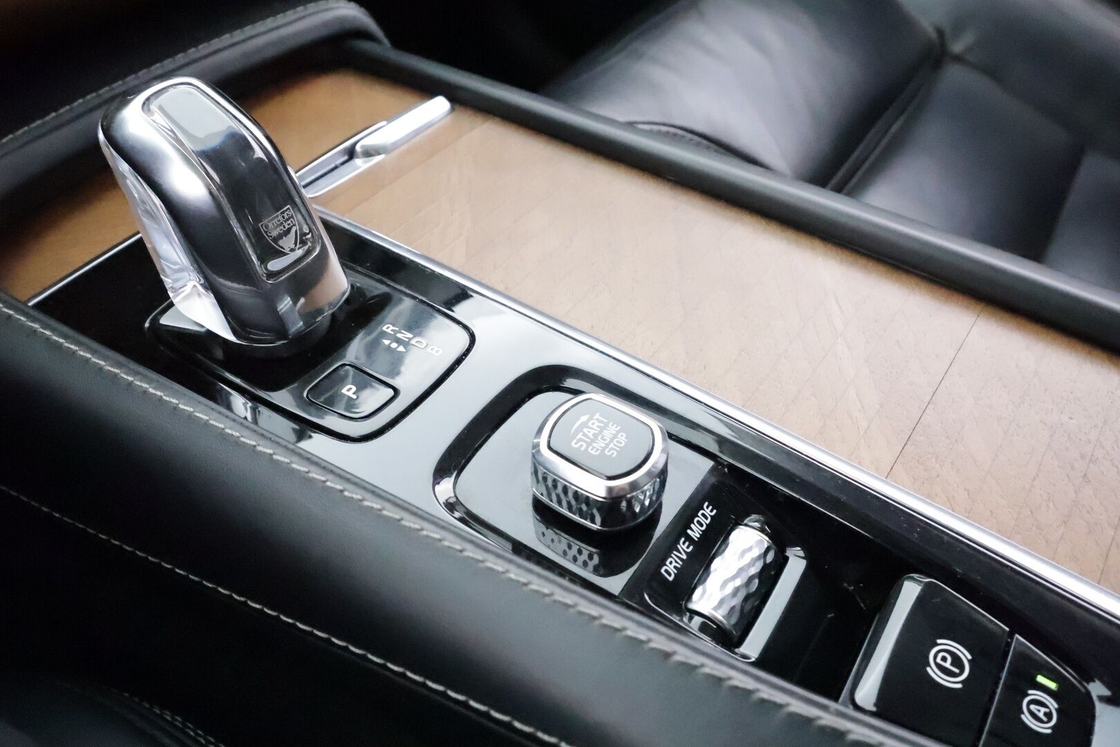 Volvo XC90 2019 T8 TwE AWD Inscription 7-P * Webasto / Koukku / B&O / Panorama / HUD / Full-LED / ACC / 360° / Sportnahat Muistilla * - Ilma-alusta / Kahdet renkaat / Merkkihuollettu! - HULLU BLACKWEEK KORKOTARJOUS 2,49%