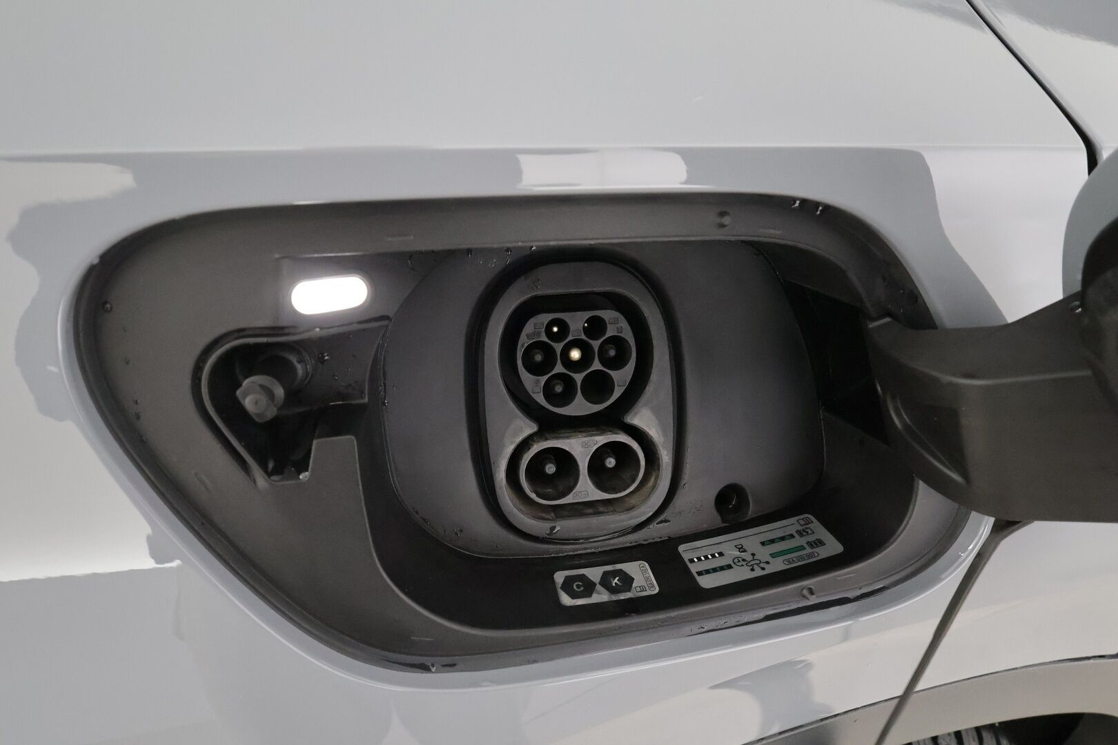 Volkswagen ID.4 2021 Pure City 109 kW * Koukku / ILP / ACC / LED / P.tutkat / Navi / Kaistavahti * - 1-om Suomi-auto / 2x Latauskaapelit / Kahdet renkaat / 