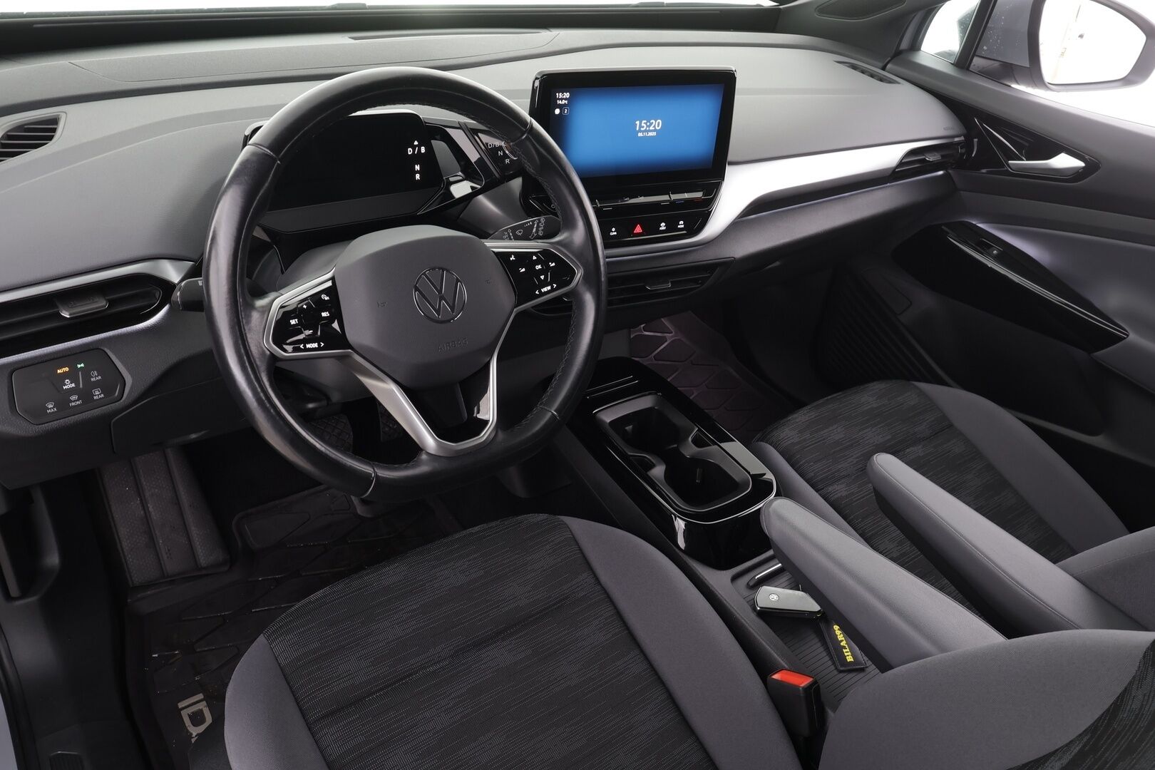 Volkswagen ID.4 2021 Pure City 109 kW * Koukku / ILP / ACC / LED / P.tutkat / Navi / Kaistavahti * - 1-om Suomi-auto / 2x Latauskaapelit / Kahdet renkaat / 