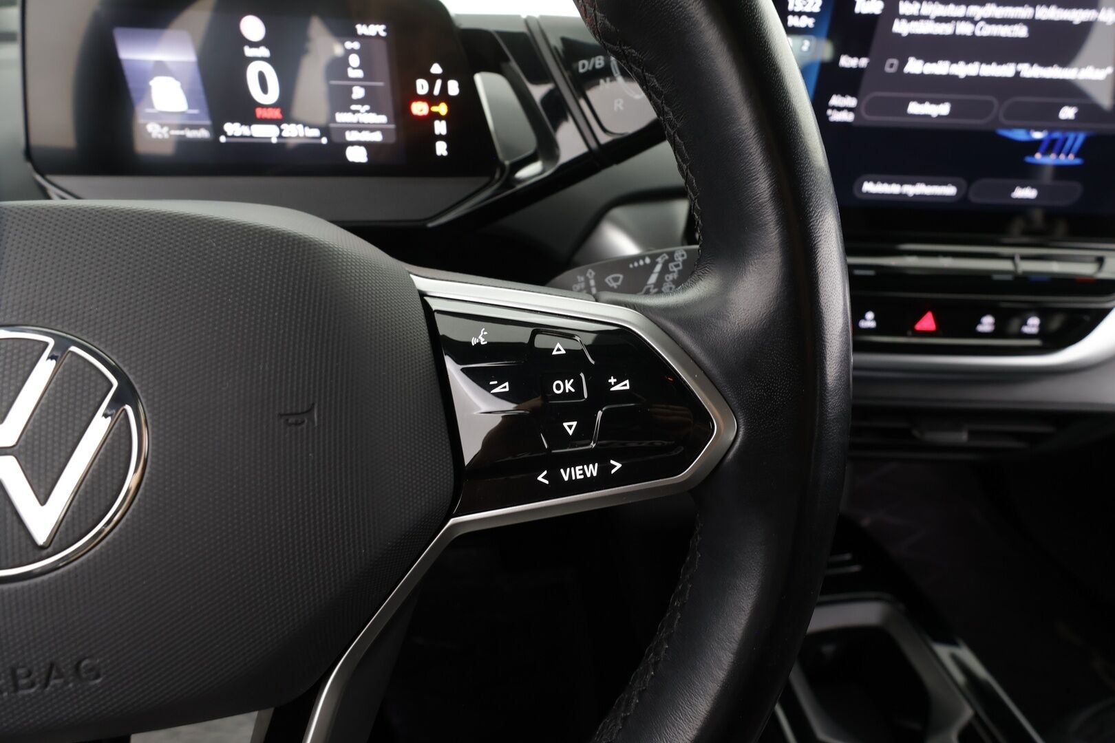 Volkswagen ID.4 2021 Pure City 109 kW * Koukku / ILP / ACC / LED / P.tutkat / Navi / Kaistavahti * - 1-om Suomi-auto / 2x Latauskaapelit / Kahdet renkaat / 