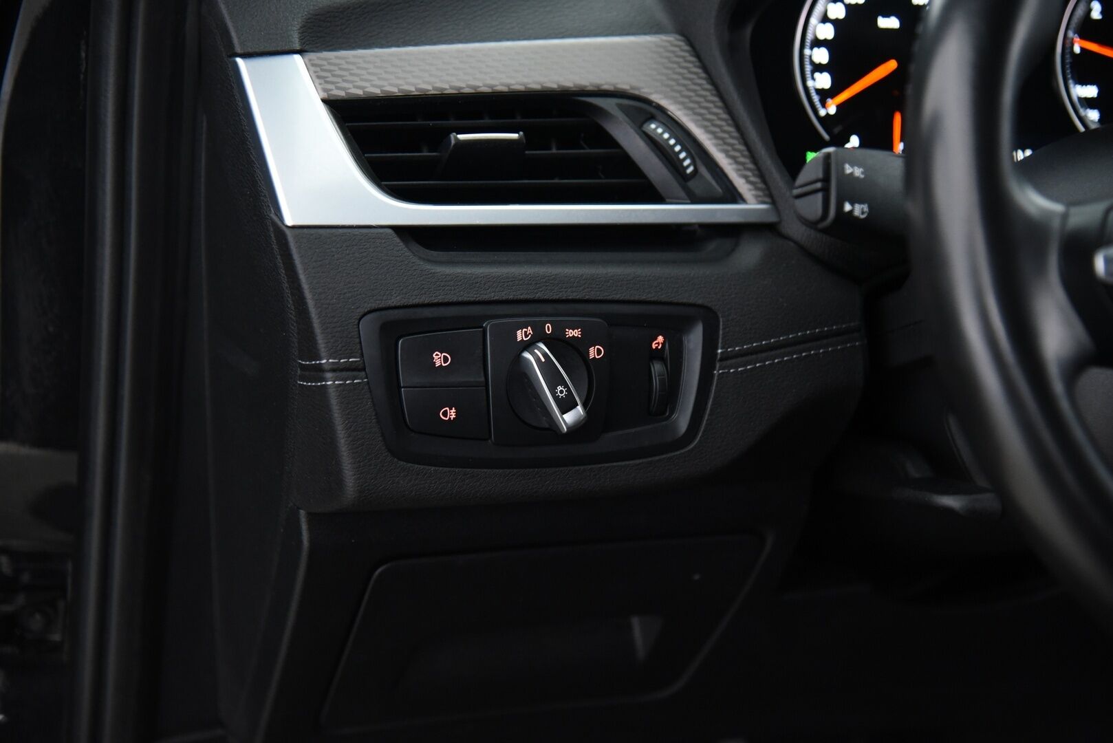 BMW X2 2021 F39 xDrive 25e Business M sport X / Adapt. vak / HUD / HiFi / Navigation Plus / Muistipenkki / - Driving assistant plus / Merkkihuollettu / 2x aluvanteet 