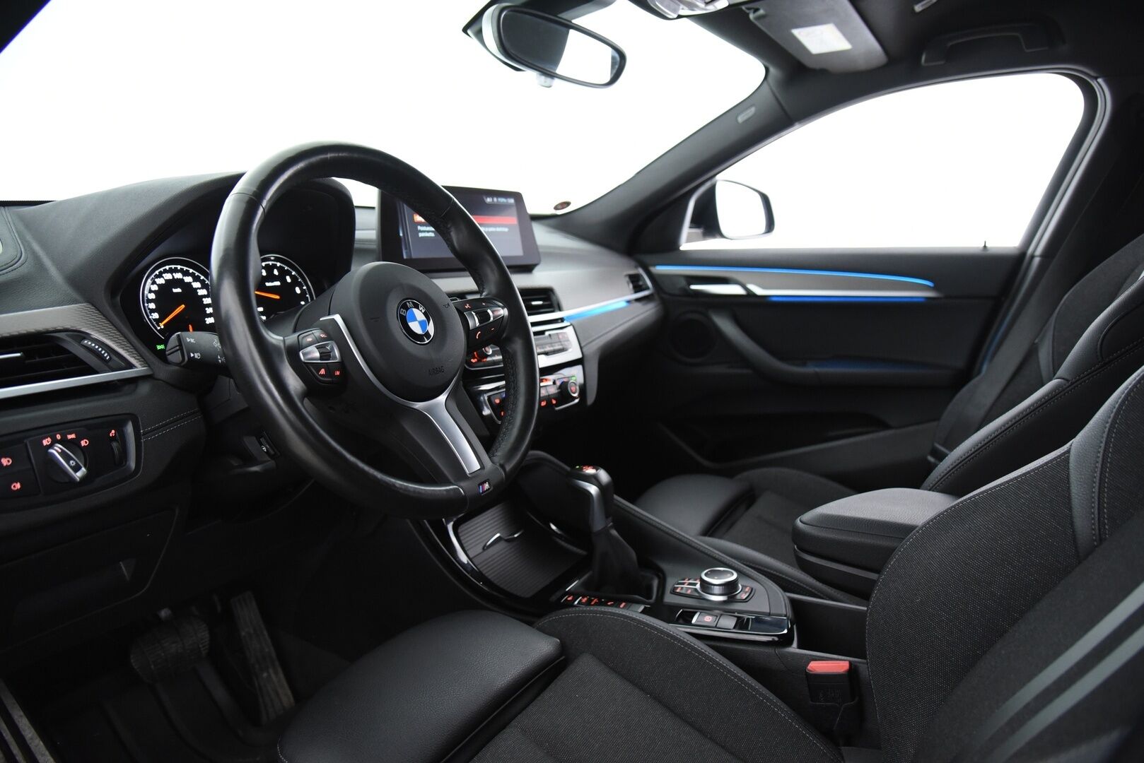 BMW X2 2021 F39 xDrive 25e Business M sport X / Adapt. vak / HUD / HiFi / Navigation Plus / Muistipenkki / - Driving assistant plus / Merkkihuollettu / 2x aluvanteet 