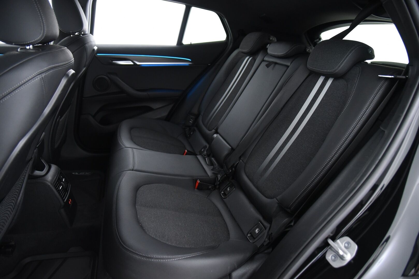 BMW X2 2021 F39 xDrive 25e Business M sport X / Adapt. vak / HUD / HiFi / Navigation Plus / Muistipenkki / - M-Sport sisä- ja ulkopaketilla! / DAP / Huippu varusteltu / 