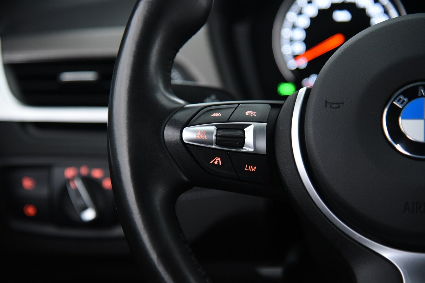 BMW X2 2021 F39 xDrive 25e Business M sport X / Adapt. vak / HUD / HiFi / Navigation Plus / Muistipenkki / - M-Sport sisä- ja ulkopaketilla! / DAP / Huippu varusteltu / 