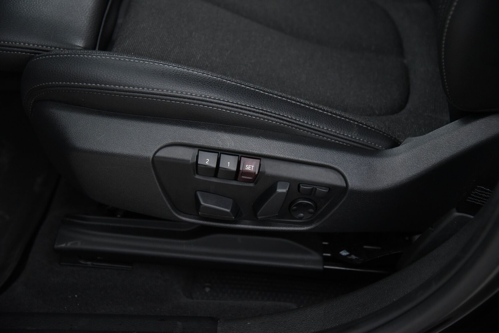 BMW X2 2021 F39 xDrive 25e Business M sport X / Adapt. vak / HUD / HiFi / Navigation Plus / Muistipenkki / - M-Sport sisä- ja ulkopaketilla! / DAP / Huippu varusteltu / 