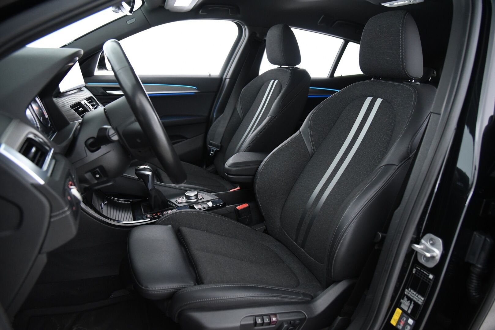 BMW X2 2021 F39 xDrive 25e Business M sport X / Adapt. vak / HUD / HiFi / Navigation Plus / Muistipenkki / - Driving assistant plus / Merkkihuollettu / 2x aluvanteet 