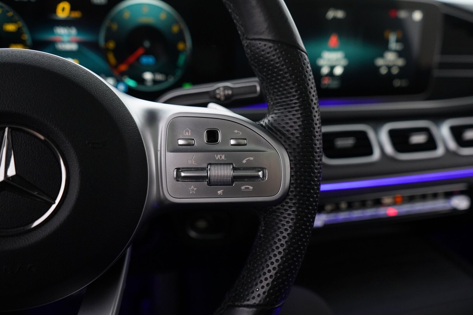 Mercedes-Benz GLE 2020 350 de 4MATIC EQ Power AMG  *Panorama / Koukku / Distronic+ / Burmester / Kamera / keyless / Lisälämmitin / Muistipenkit / Navi* - 2,99 % KORKOTARJOUS TÄHÄN AUTOON - Juuri tehty iso huolto / Vossen 23" kesävanteet / Kahdet vanteet / 3500kg Vetomassa / Puhdas Carvertical