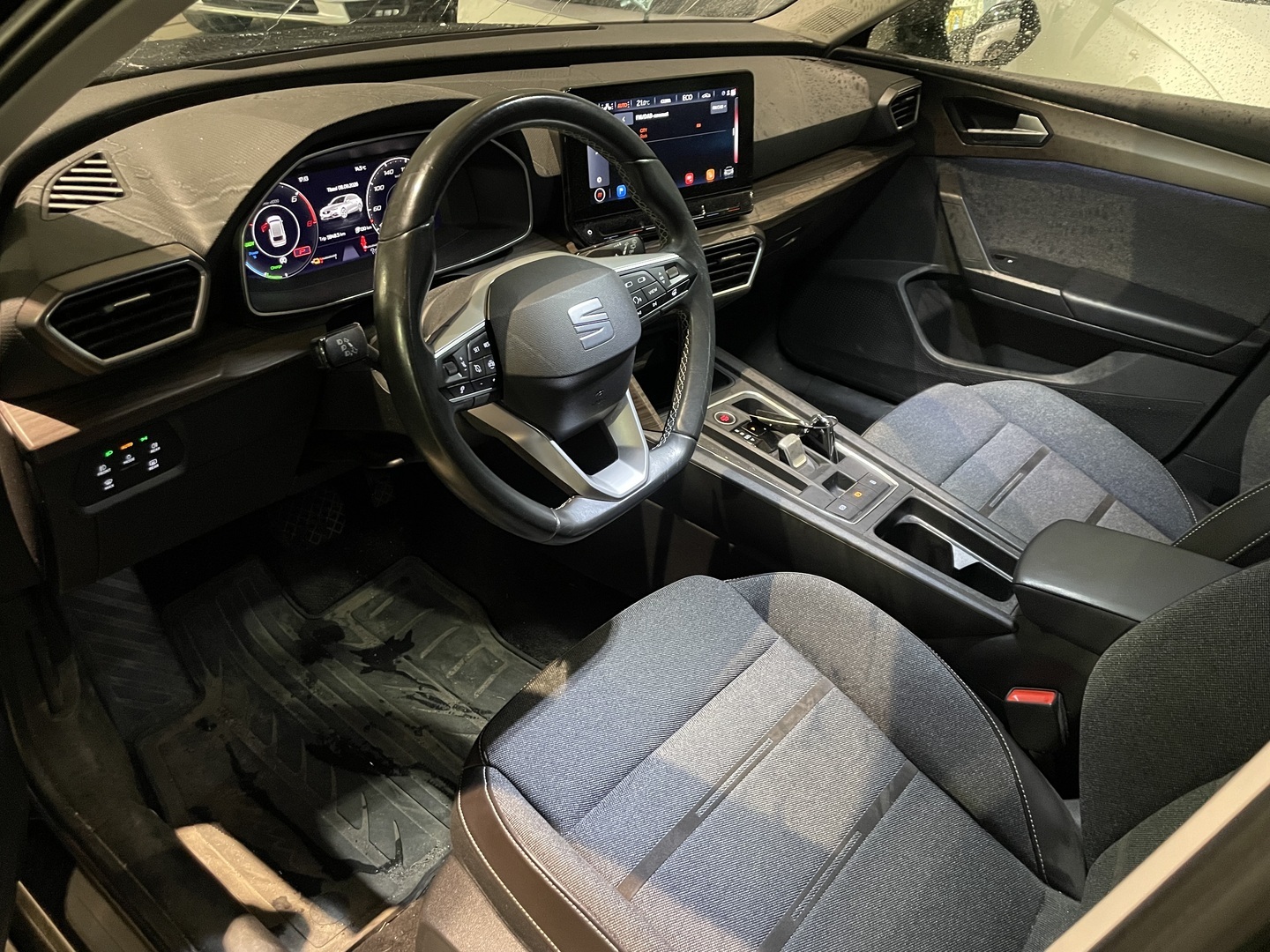 Seat Leon Sportstourer 2022, photo 4/5