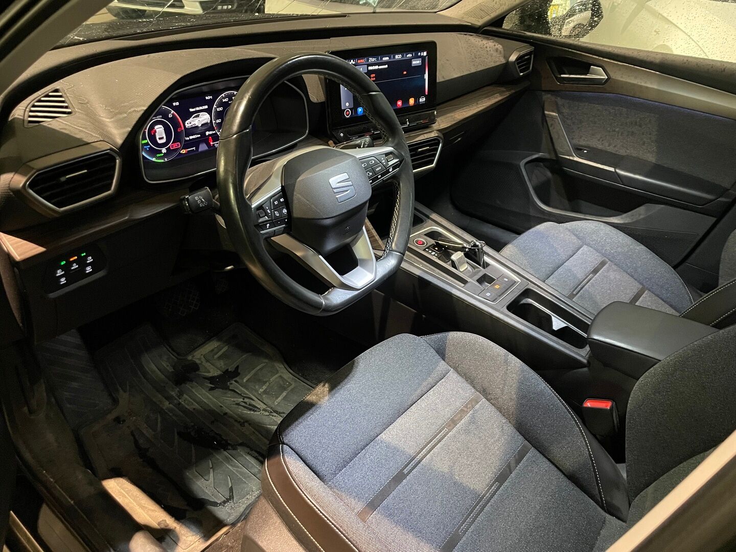 Seat LEON SPORTSTOURER 2022 PHEV 150 eHybrid Xcellence DSG - | ACC | P-Kamera | Koukku | Navi | KeyLessGo | Tutkat | LED | Ratinlämmitin | S-Luukku | 