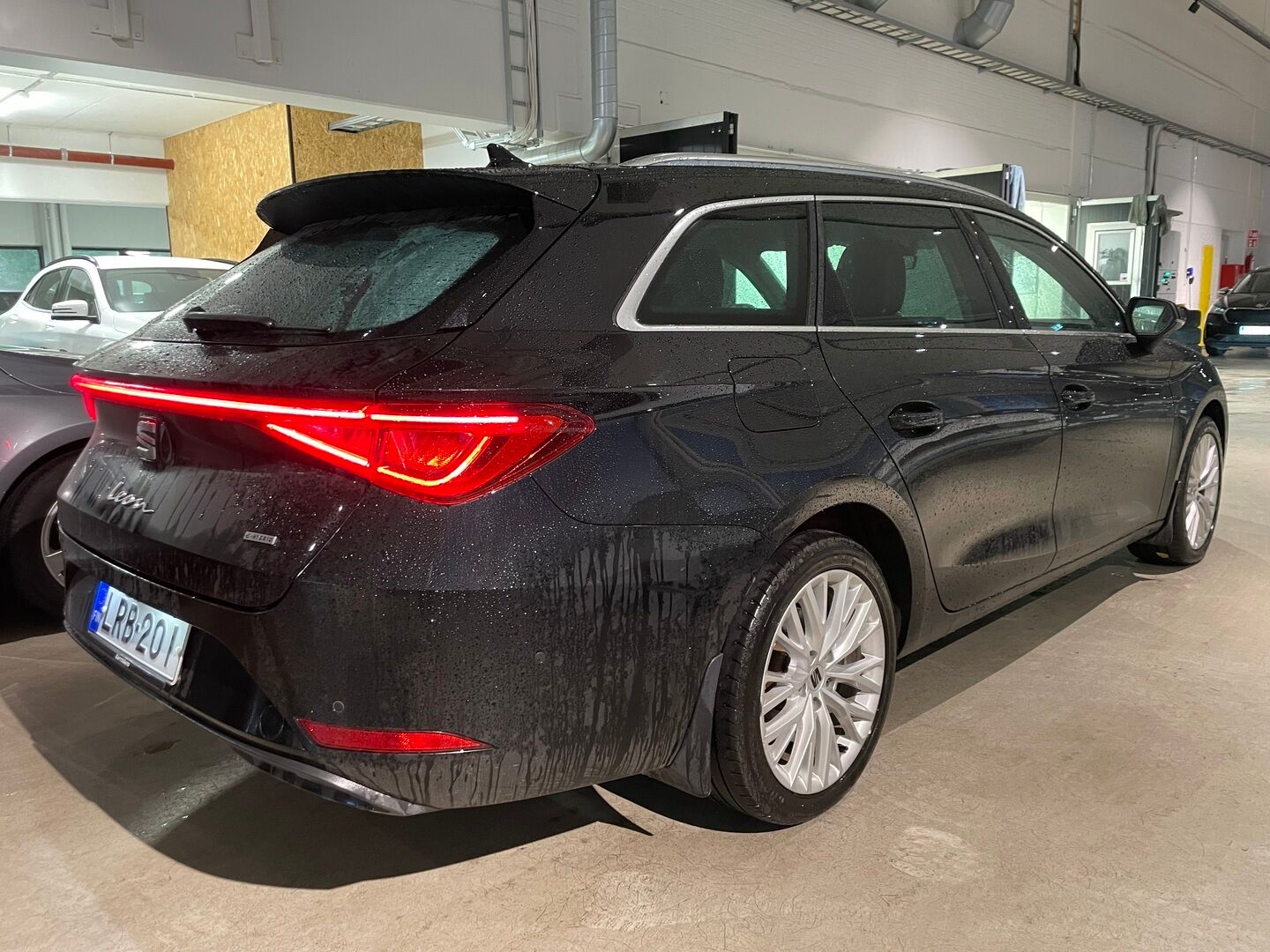 Seat LEON SPORTSTOURER 2022 PHEV 150 eHybrid Xcellence DSG - | ACC | P-Kamera | Koukku | Navi | KeyLessGo | Tutkat | LED | Ratinlämmitin | S-Luukku | 