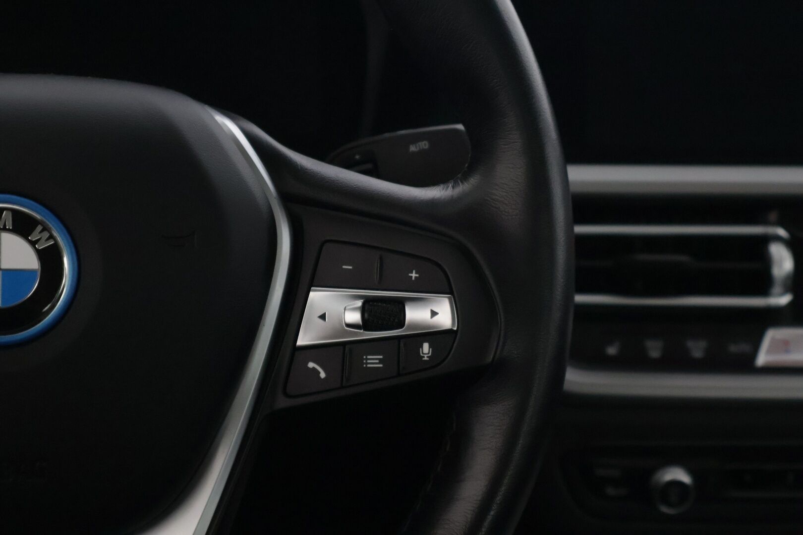 BMW 320 2022 G20 Sedan 320e A Charged Edition - | 2.Om Suomi-auto | Digimittaristo | Urheilupenkit | Puolinahat | Hifit | BMW Led | Comfort access | CarPlay | Tutkat |