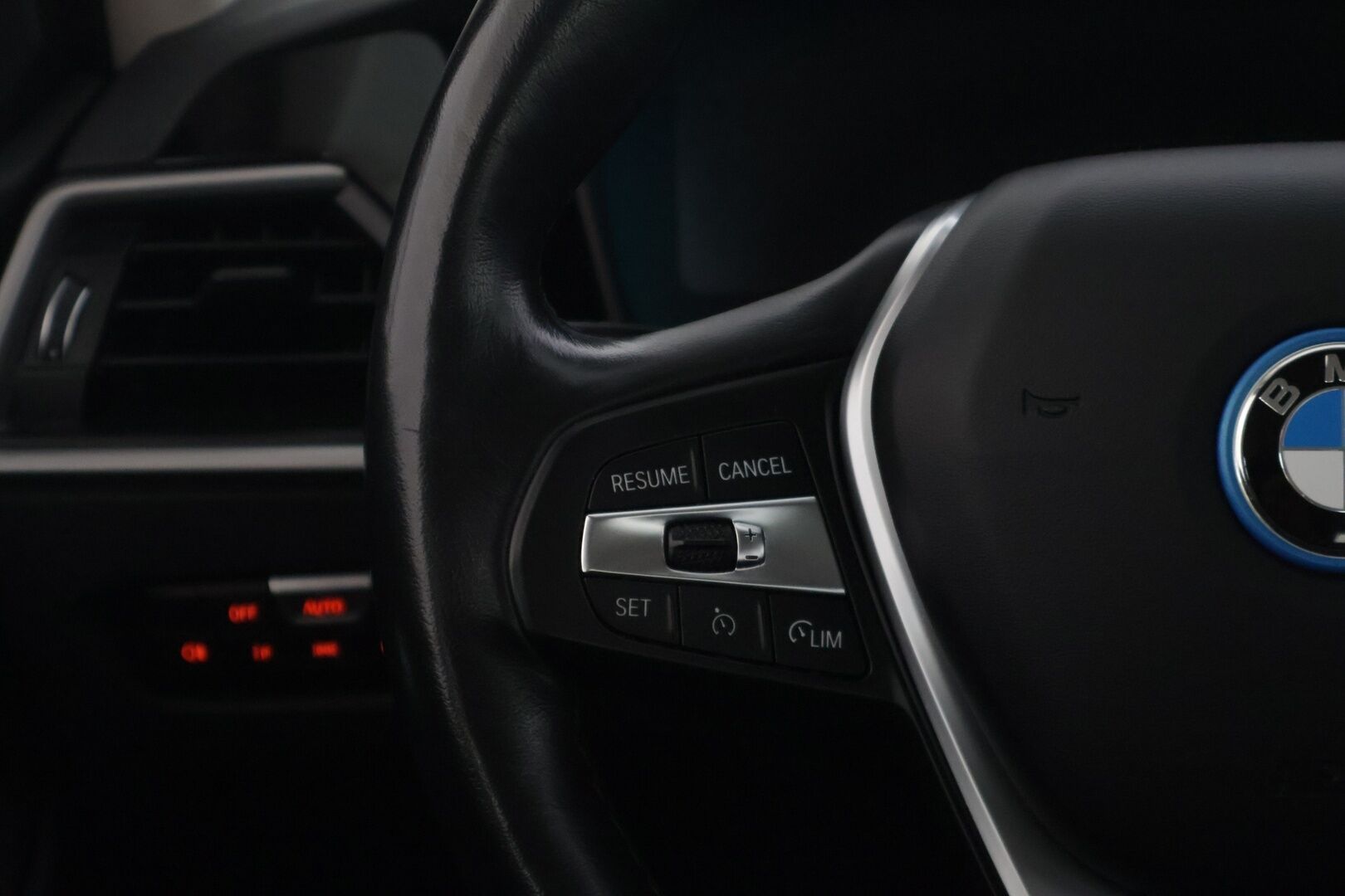 BMW 320 2022 G20 Sedan 320e A Charged Edition - | 2.Om Suomi-auto | Digimittaristo | Urheilupenkit | Puolinahat | Hifit | BMW Led | Comfort access | CarPlay | Tutkat |