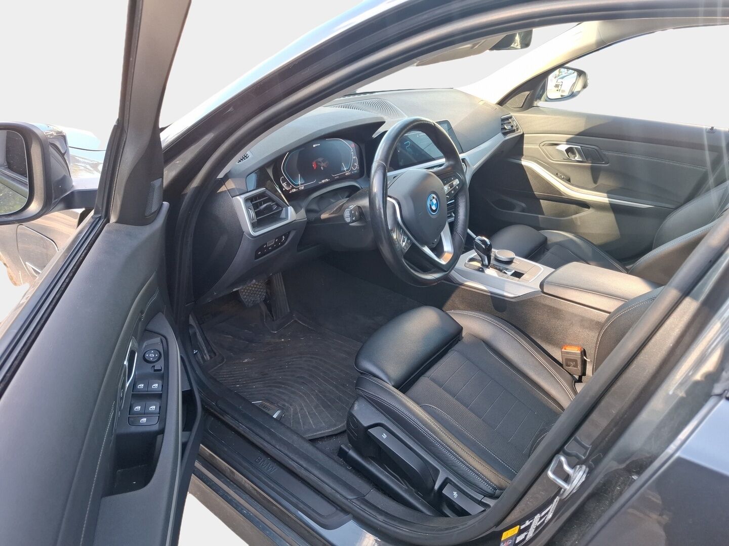 BMW 320 2022 G20 Sedan 320e A Charged Edition - | Digimittaristo | Urheilupenkit | Puolinahat | Hifit | BMW Led | Comfort access | CarPlay | 