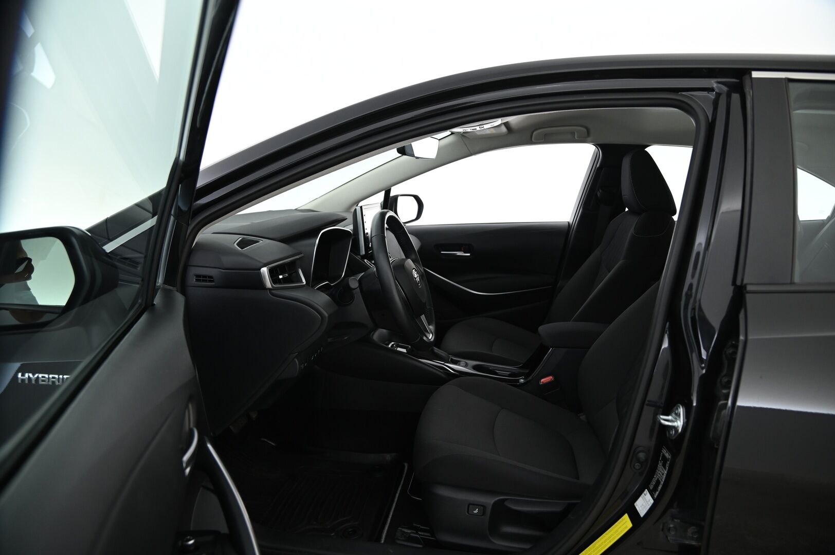 Toyota Corolla 2021 Sedan 1,8 Hybrid Active Edition *ACC / Koukku / Digimittari / Ratinlämmitin / Navi / LED / Lohko* - 1-om. Suomiauto / Merkkihuollettu / Kahdet hyvät renkaat