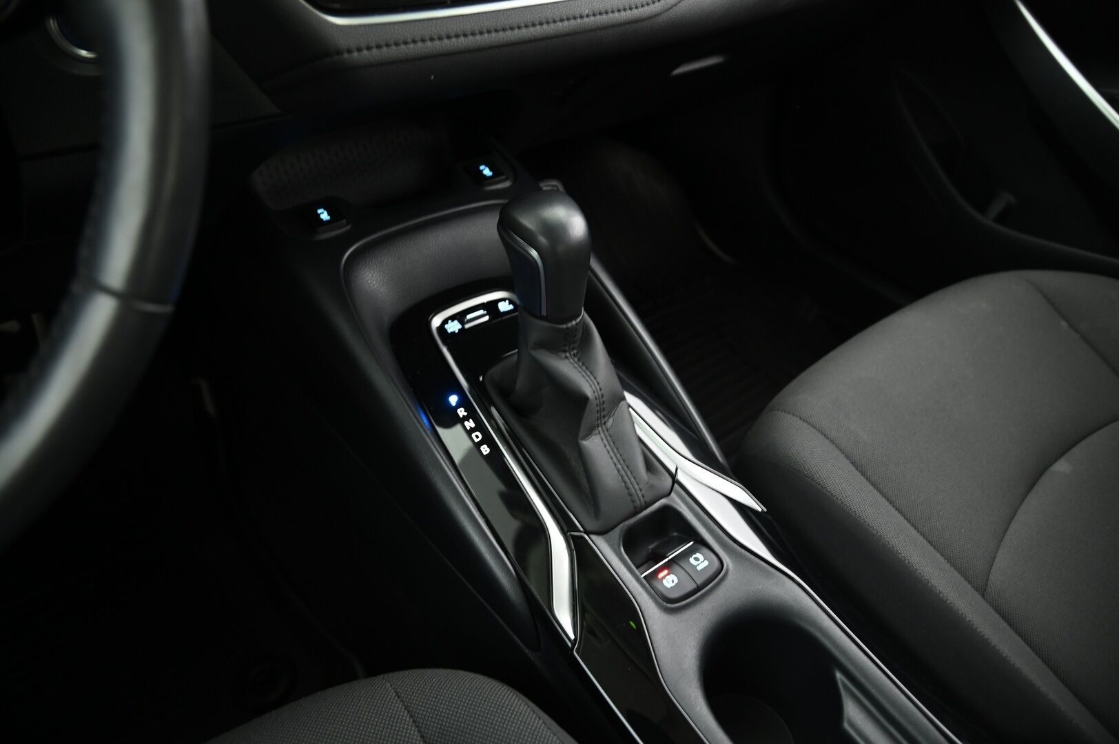 Toyota Corolla 2021 Sedan 1,8 Hybrid Active Edition *ACC / Koukku / Digimittari / Ratinlämmitin / Navi / LED / Lohko* - 1-om. Suomiauto / Merkkihuollettu / Kahdet hyvät renkaat