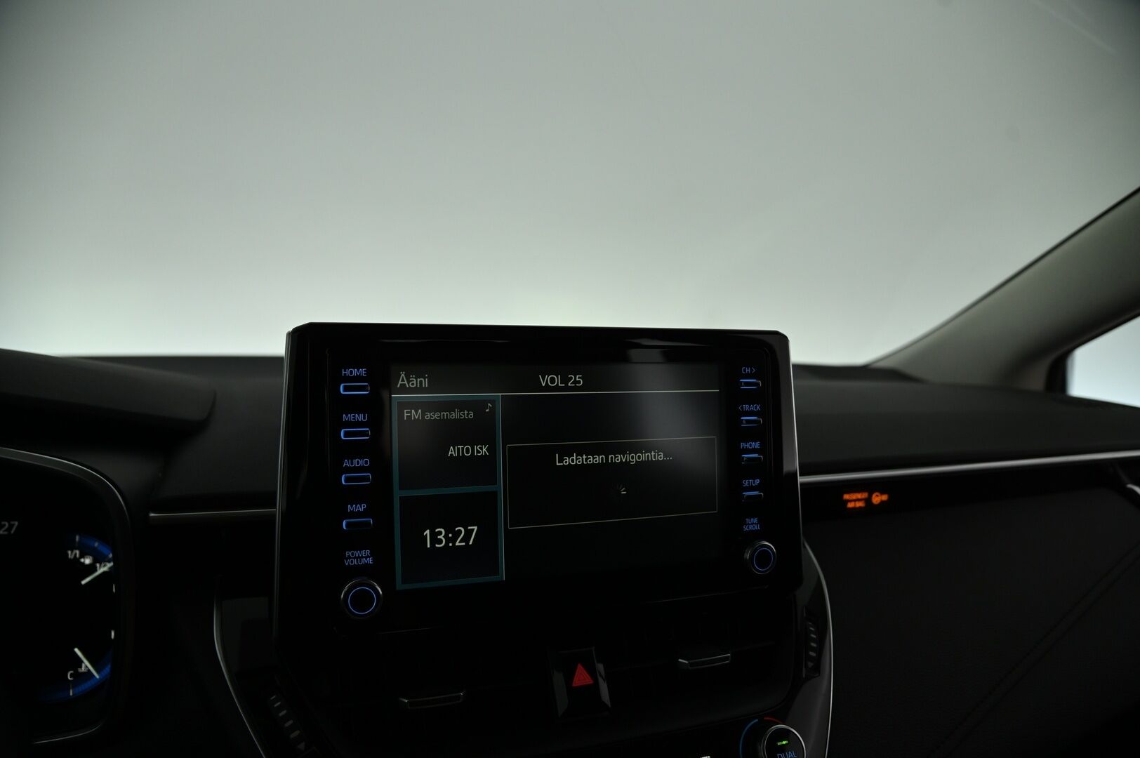 Toyota Corolla 2021 Sedan 1,8 Hybrid Active Edition *ACC / Koukku / Digimittari / Ratinlämmitin / Navi / LED / Lohko* - 1-om. Suomiauto / Merkkihuollettu / Kahdet hyvät renkaat